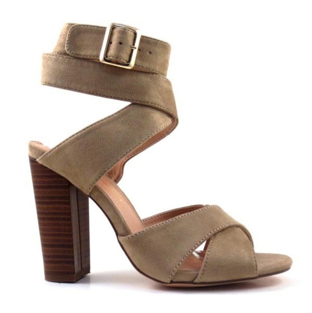 Criss cross sandal